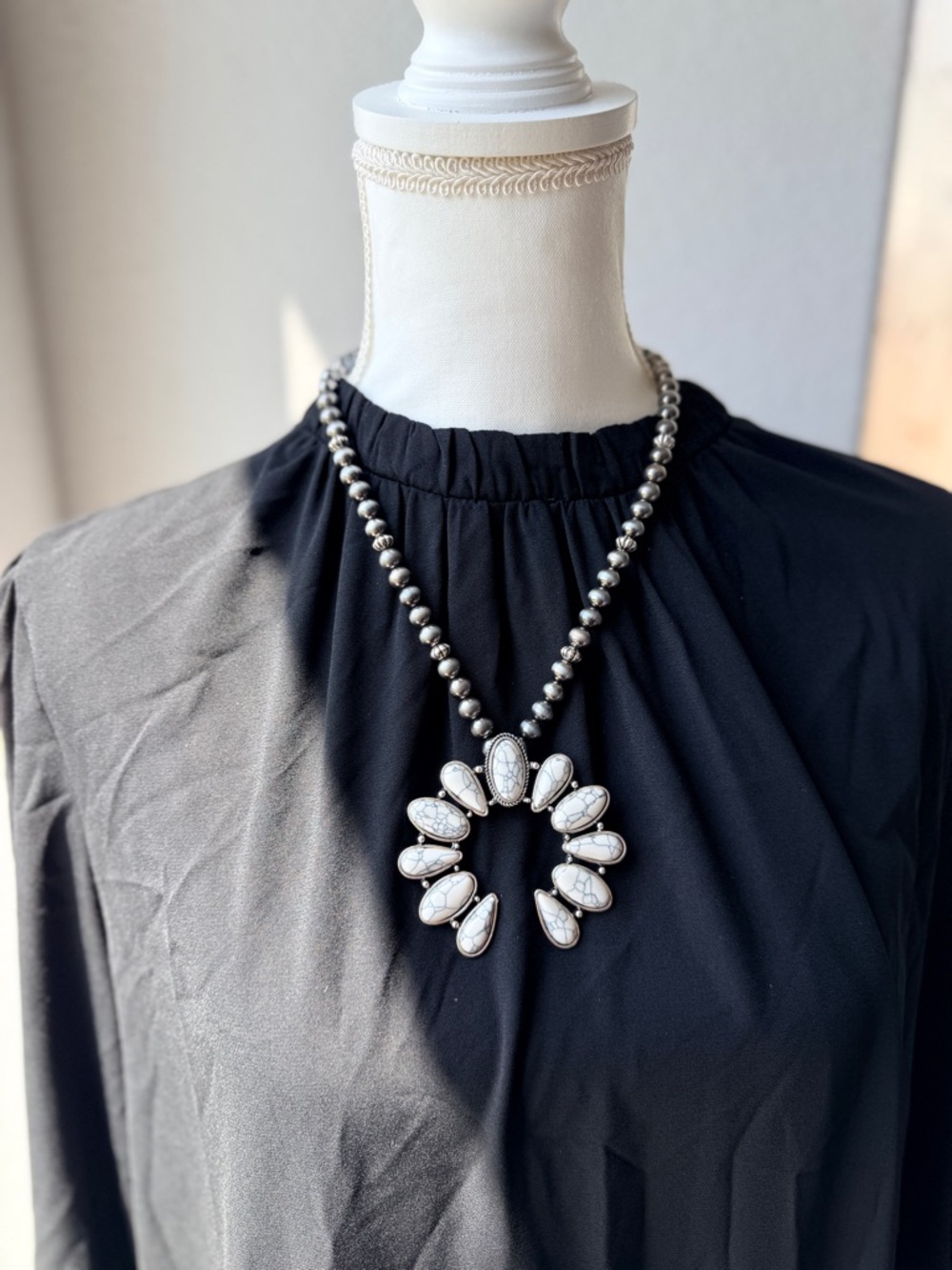 Western Fashion White Howlite Squash Blossom Necklace - Women Jewelry